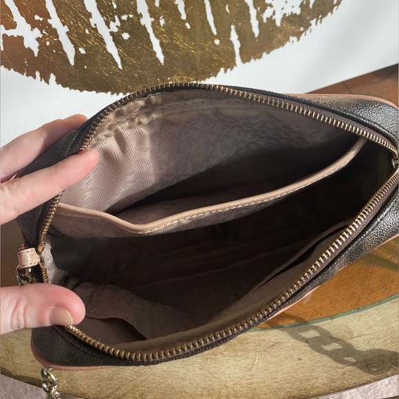 Michael Kors Crossbody - Picture 3 of 17